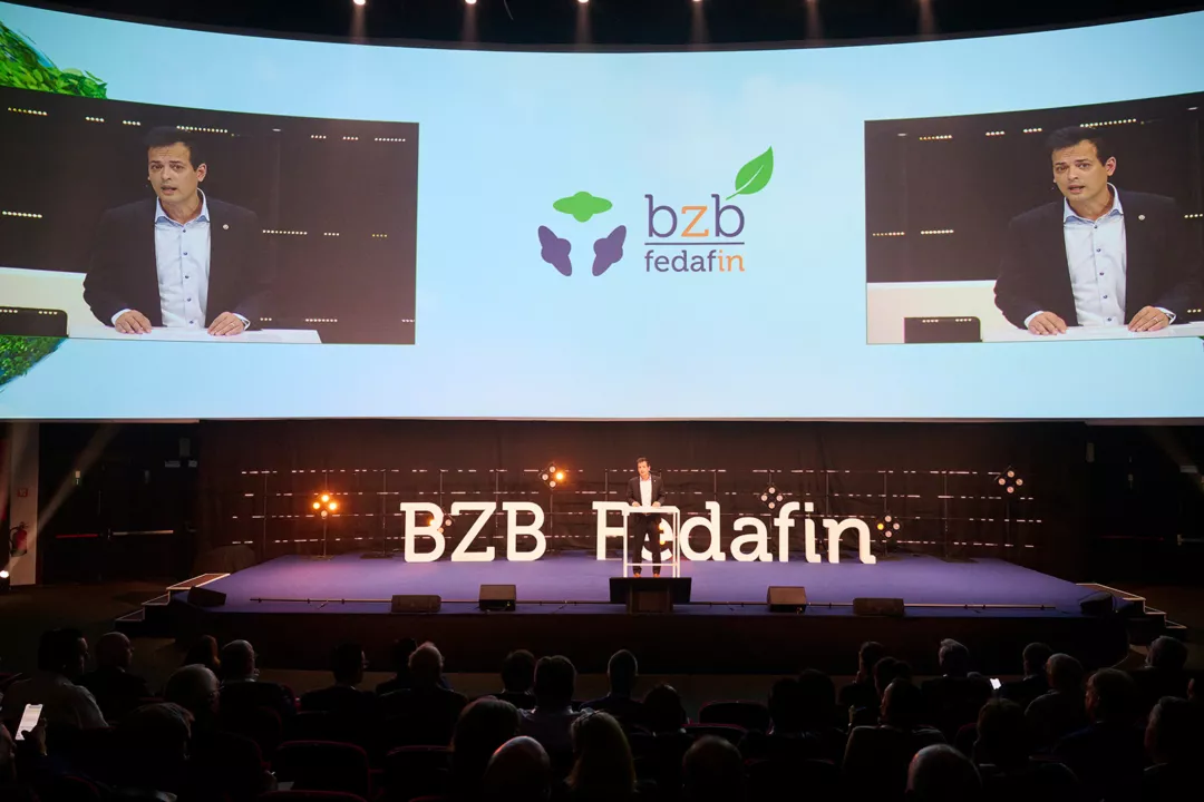BZB Fedafin congres, spreker op podium